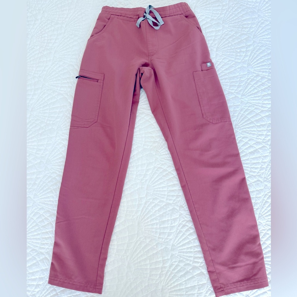 Figs Scrub  Cargo Pants in Dusty Rose XS Petite